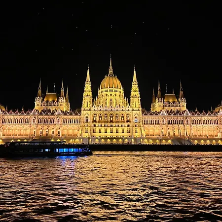 On Gellert Hill Downtown With Free Garage & Castle View Apartment Budapest