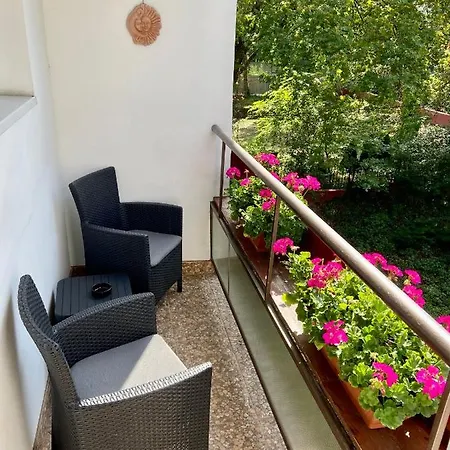 On Gellert Hill Downtown With Free Garage & Castle View Apartment