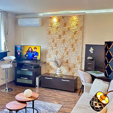 On Gellert Hill Downtown With Free Garage & Castle View アパート *