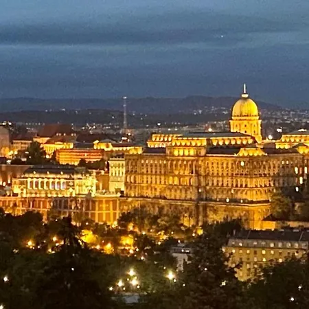 Appartamento On Gellért Hill Downtown With Free Garage&castle View