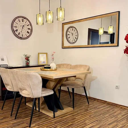 On Gellert Hill Downtown With Free Garage & Castle View Apartament *