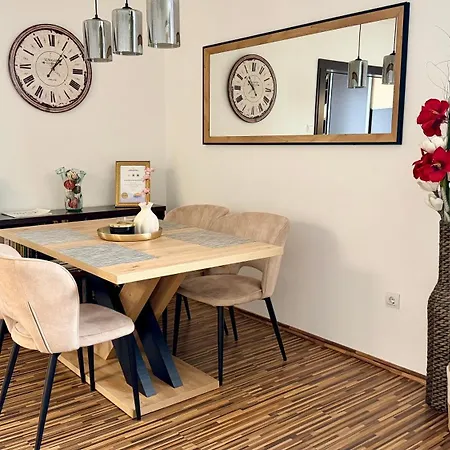 On Gellert Hill Downtown With Free Garage & Castle View Apartament