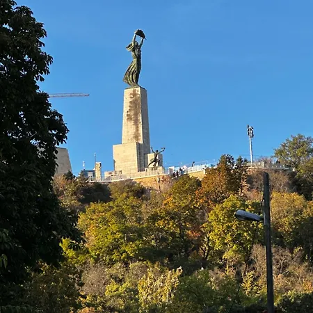 Appartamento On Gellért Hill Downtown With Free Garage&castle View *