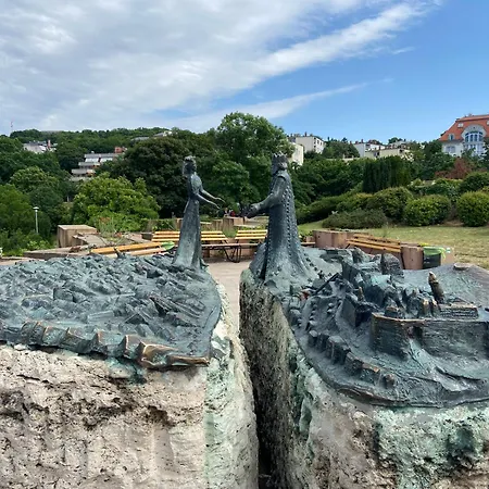 On Gellert Hill Downtown With Free Garage & Castle View Apartament *