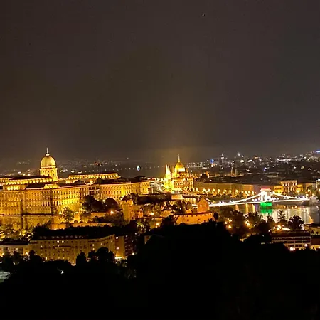 On Gellért Hill Downtown With Free Garage&castle View Appartamento