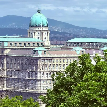 On Gellért Hill Downtown With Free Garage&castle View Appartamento Budapest