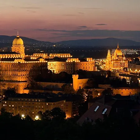Апартаменты On Gellert Hill Downtown With Free Garage & Castle View *