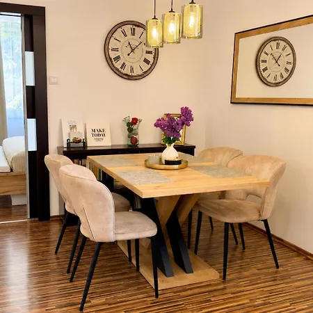 On Gellert Hill Downtown With Free Garage & Castle View Appartement *