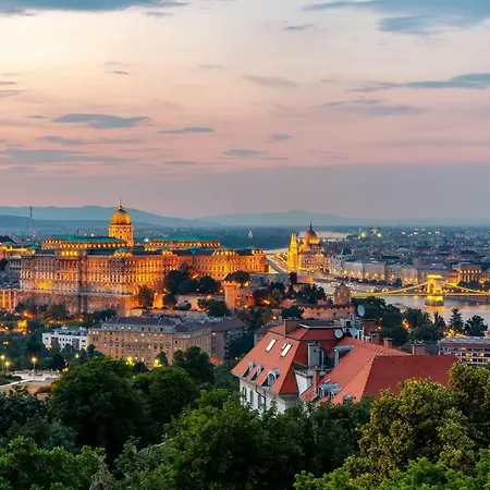 Appartement On Gellert Hill Downtown With Free Garage & Castle View Boedapest