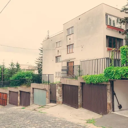 Apartment On Gellert Hill Downtown With Free Garage & Castle View *