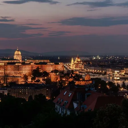 Lägenhet On Gellert Hill Downtown With Free Garage & Castle View