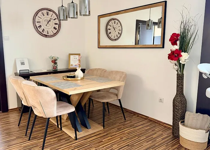 On Gellert Hill Downtown With Free Garage & Castle View Apartament