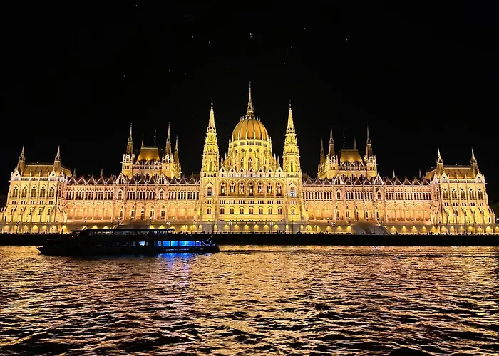 On Gellert Hill Downtown With Free Garage & Castle View Apartment Budapest