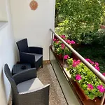 On Gellert Hill Downtown With Free Garage & Castle View Lägenhet