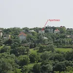 On Gellert Hill Downtown With Free Garage & Castle View