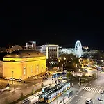 On Gellert Hill Downtown With Free Garage & Castle View Lägenhet *