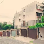 Lägenhet On Gellert Hill Downtown With Free Garage & Castle View *